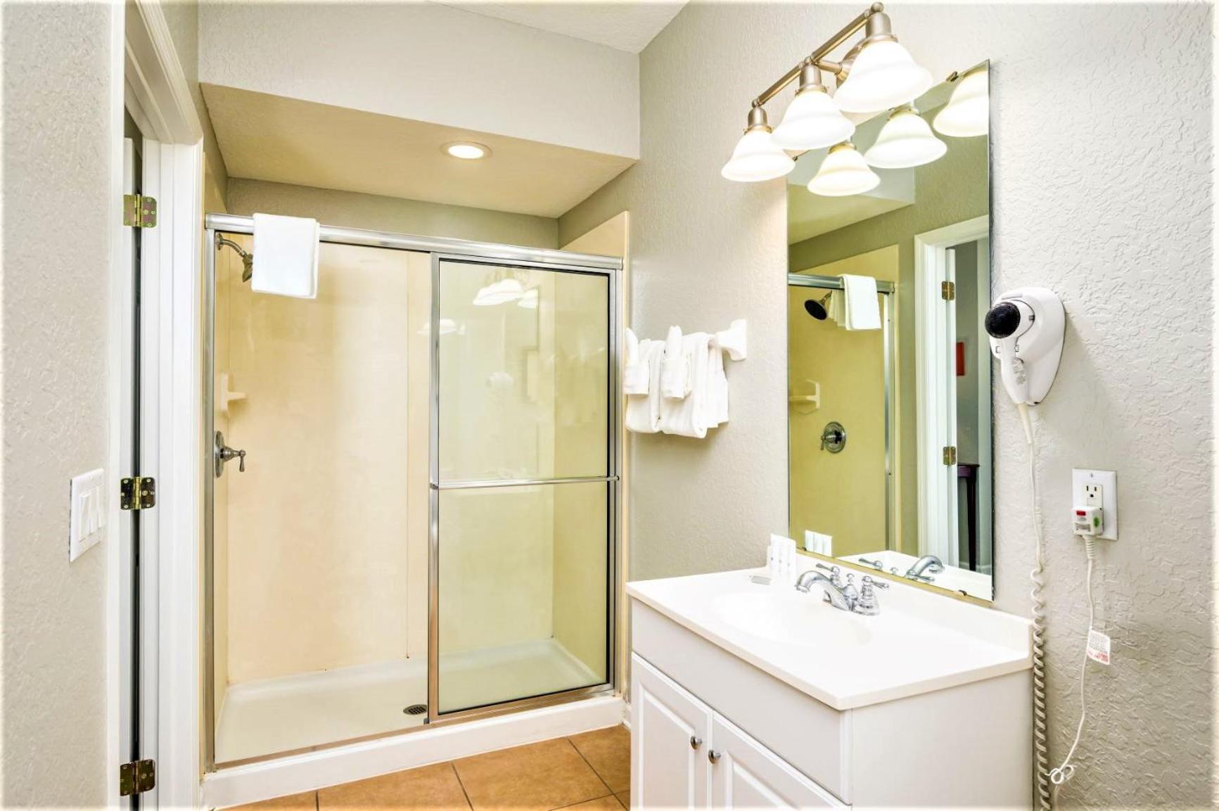 Three-Bedroom Townhouse,1612957915:JPEG